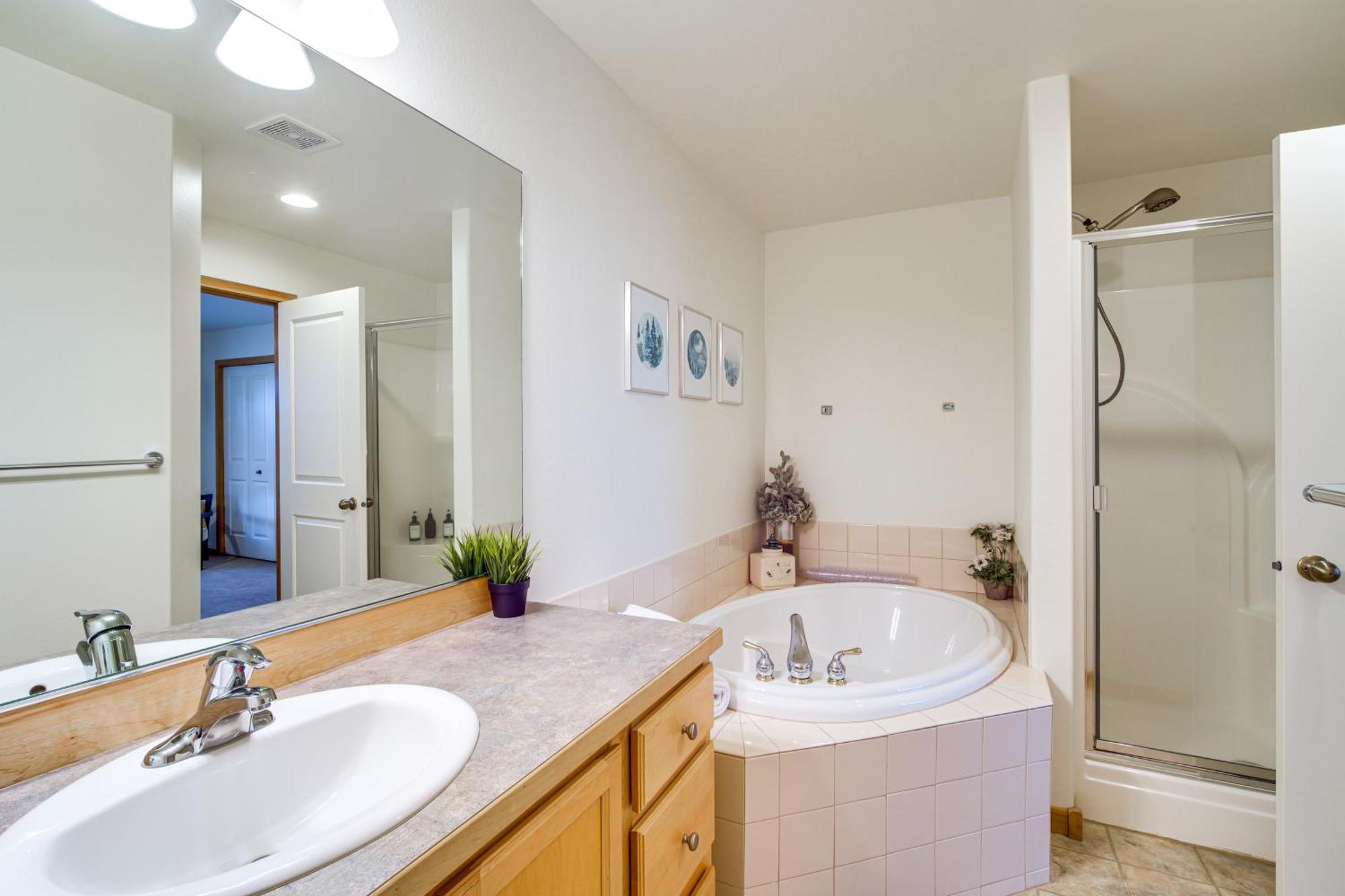 Klamath Falls Getaway With Pool And Hot Tub Access! Екстериор снимка