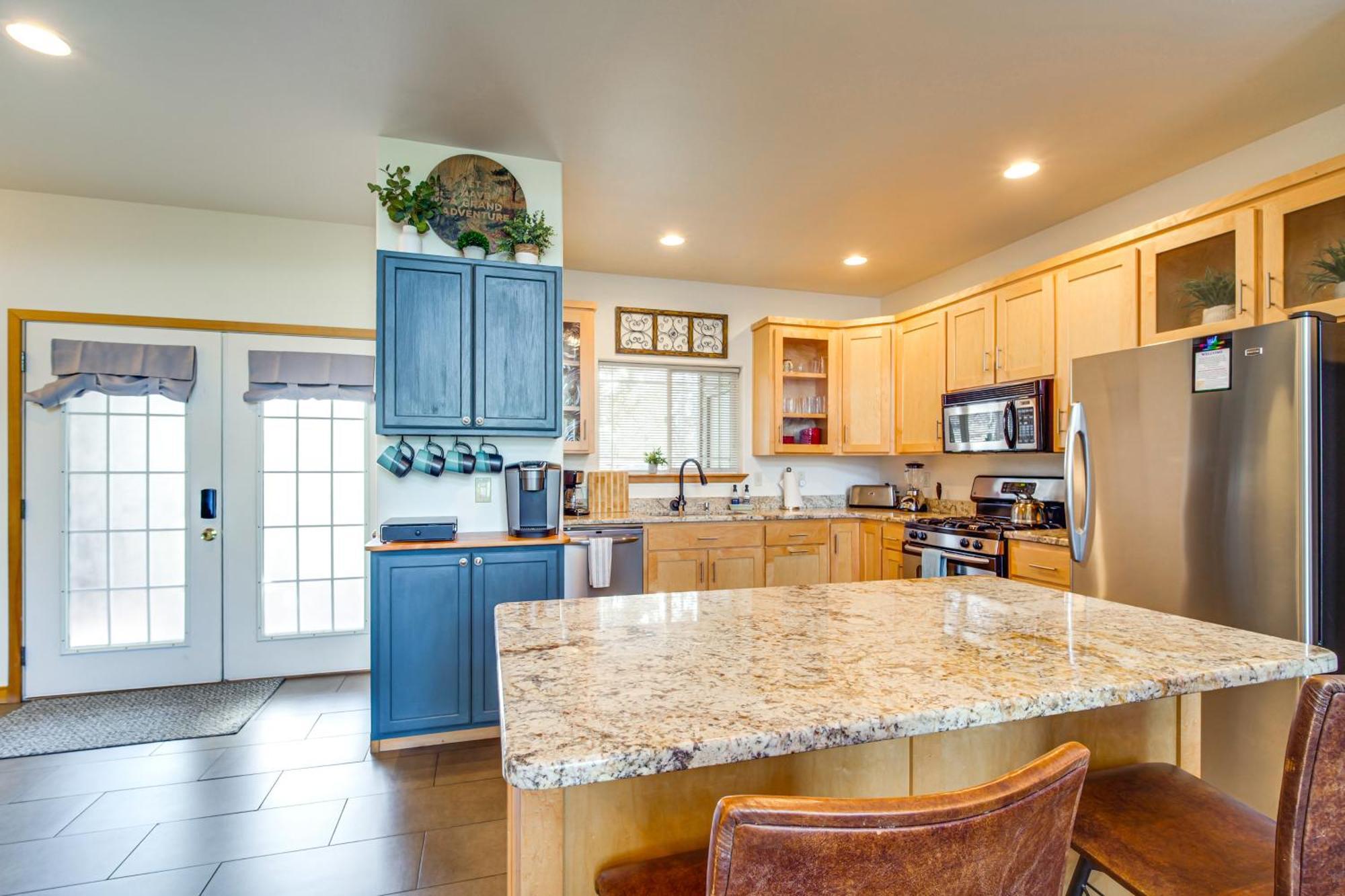 Klamath Falls Getaway With Pool And Hot Tub Access! Екстериор снимка